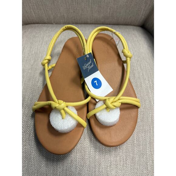 NWT Ladies Universal Thread Yellow Petal Sandals - Size 7 - Picture 2 of 4